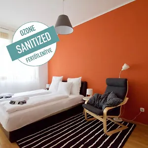 Standard By Hi5 - Kazincy 52 , בודפשט הונגריה